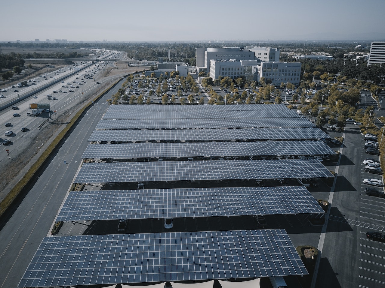 La transition vers l’énergie solaire : comment les entreprises peuvent aider à faire la différence